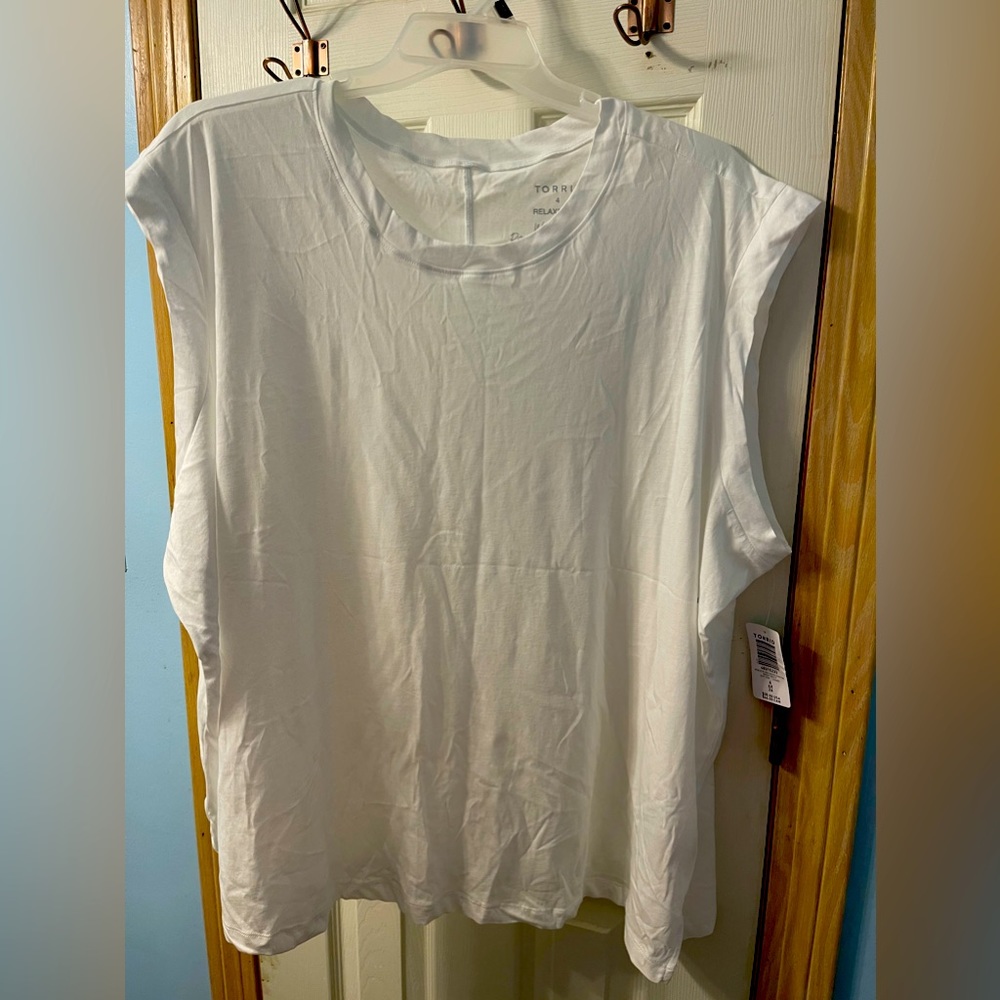 Torrid size 4 muscle tank relaxed fit white NWT